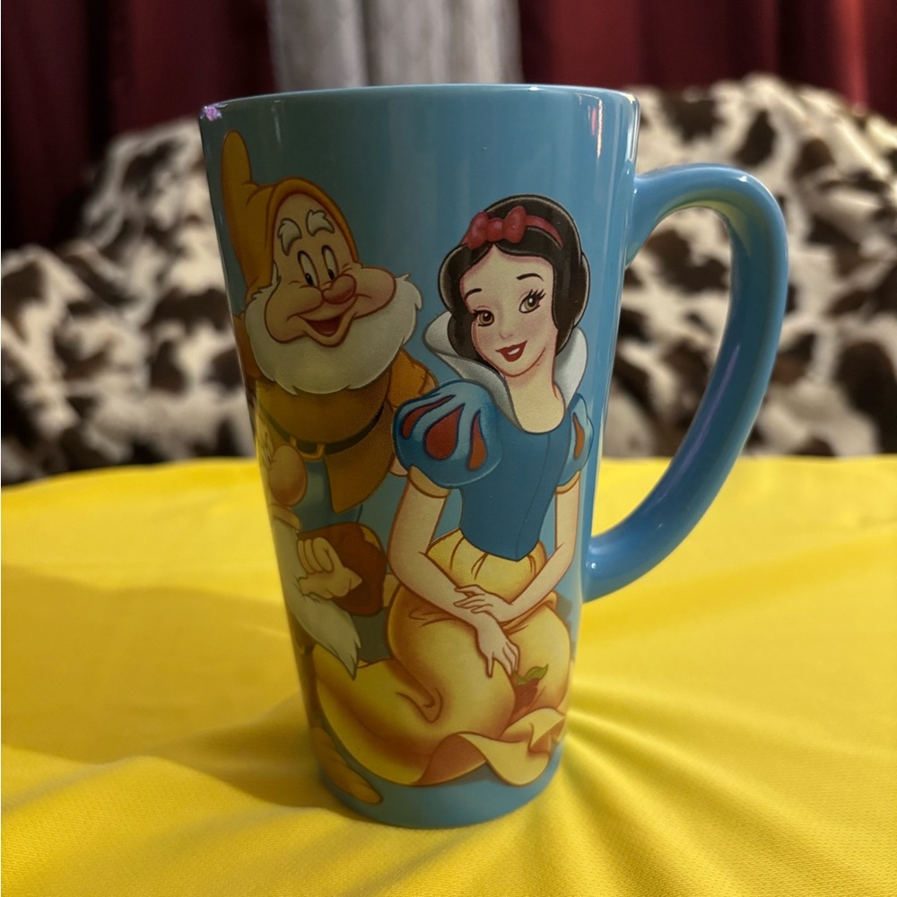 Vintage Disney Store Snow White and Seven Dwarfs 14oz. Tall Mug